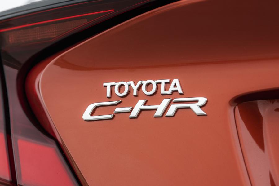 Логотип Toyota C-HR Hybrid 2019 года  (WW) (фото 110 из 174)